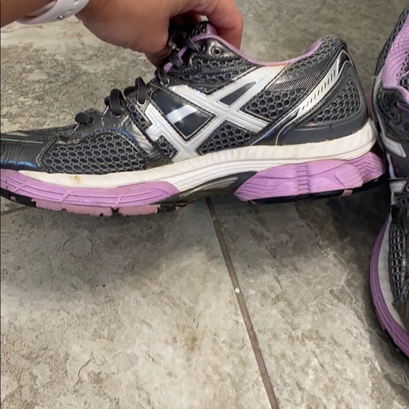 ASICS tennis shoe - Picture 3 of 5